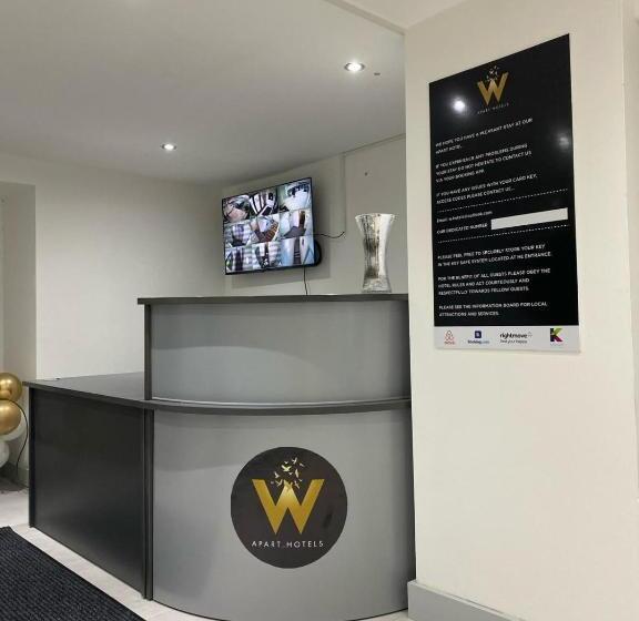 غرفة عائلية, W Apart