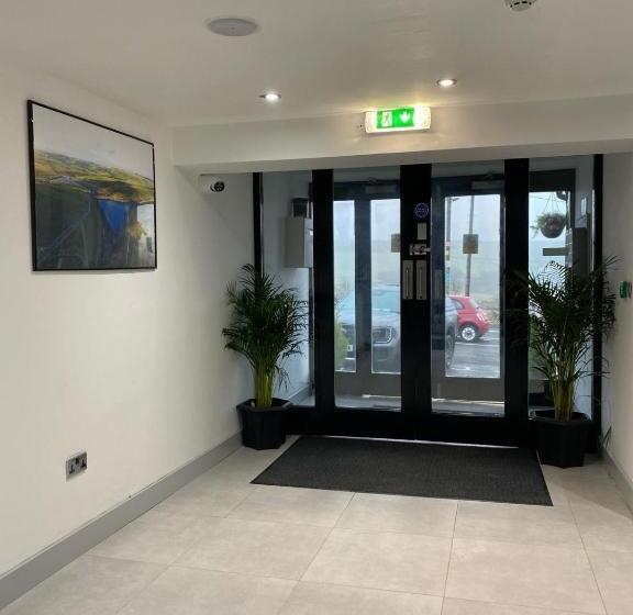 غرفة عائلية, W Apart