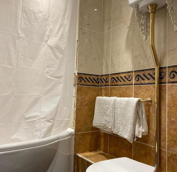 غرفة عائلية, W Apart