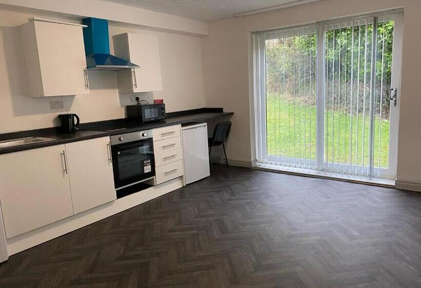 غرفة قياسية, W Apart