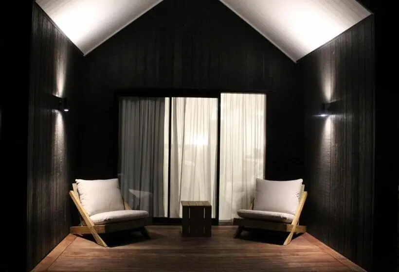 デラックススイート, Ahuru House