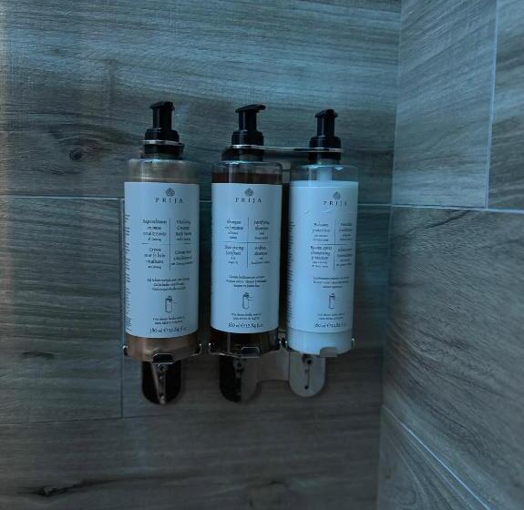 اتاق لوکس با بالکن, Le Suite Piazza Nuova