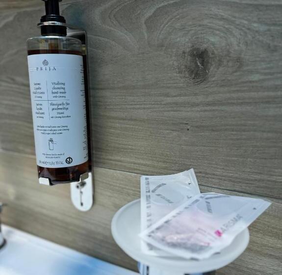 اتاق لوکس با بالکن, Le Suite Piazza Nuova