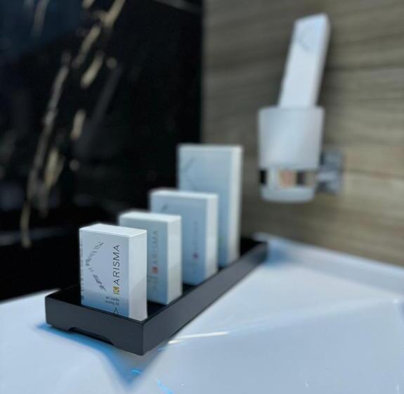 اتاق لوکس با بالکن, Le Suite Piazza Nuova