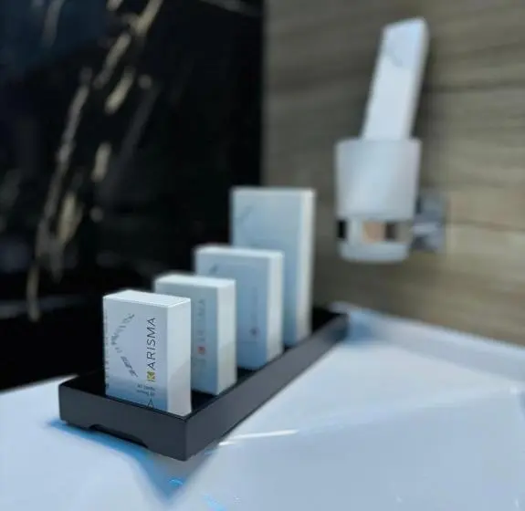 اتاق لوکس با بالکن, Le Suite Piazza Nuova