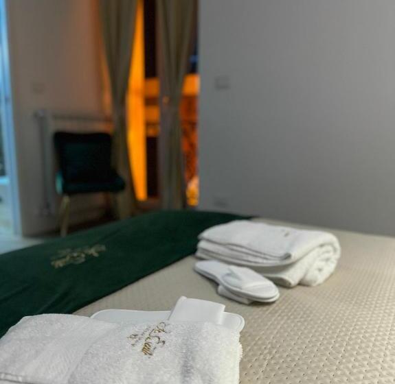 اتاق لوکس با بالکن, Le Suite Piazza Nuova