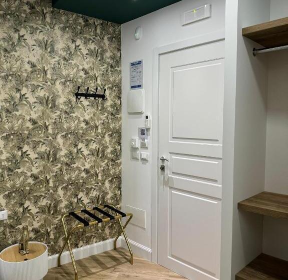 اتاق لوکس با بالکن, Le Suite Piazza Nuova