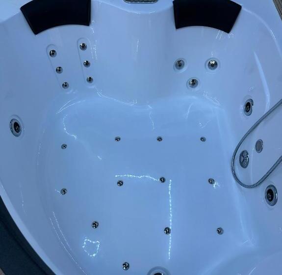 سوییت لوکس, Le Suite Piazza Nuova