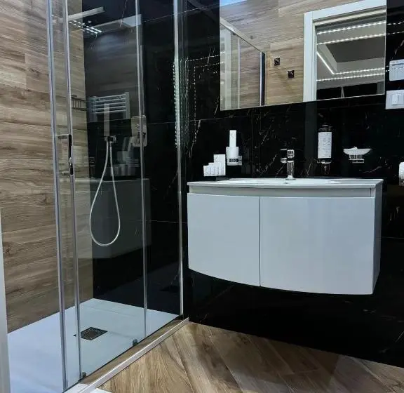 سوییت لوکس, Le Suite Piazza Nuova