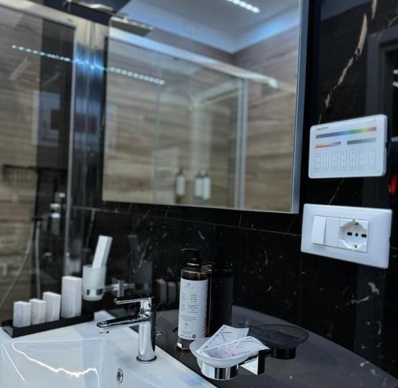 سوییت لوکس, Le Suite Piazza Nuova