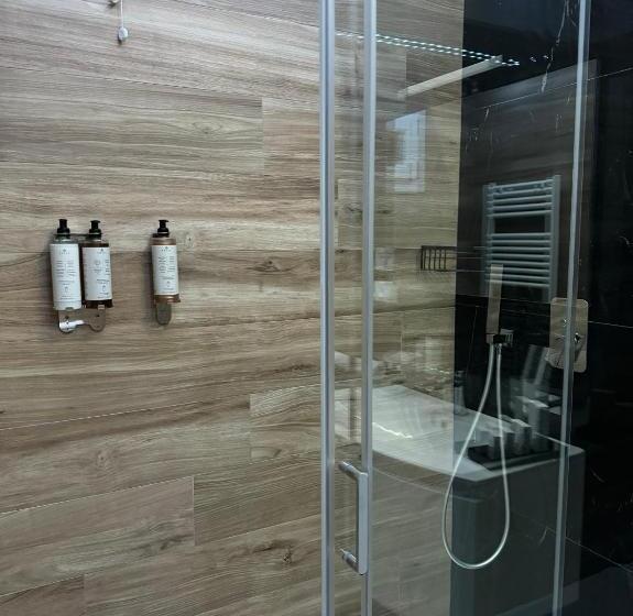 سوییت لوکس, Le Suite Piazza Nuova