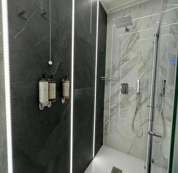 اتاق لوکس, Le Suite Piazza Nuova