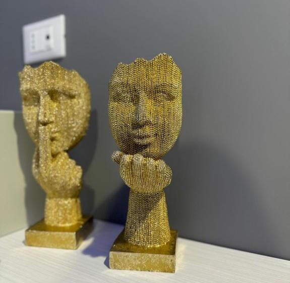 اتاق لوکس, Le Suite Piazza Nuova