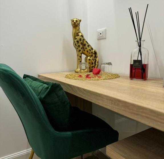 اتاق لوکس با بالکن, Le Suite Piazza Nuova