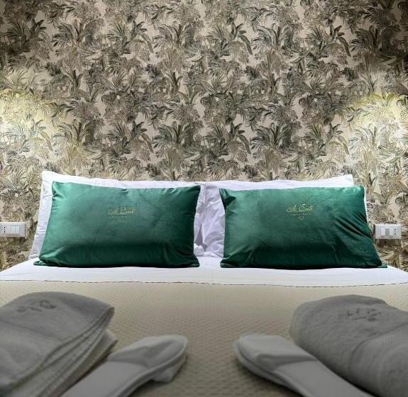 اتاق لوکس با بالکن, Le Suite Piazza Nuova