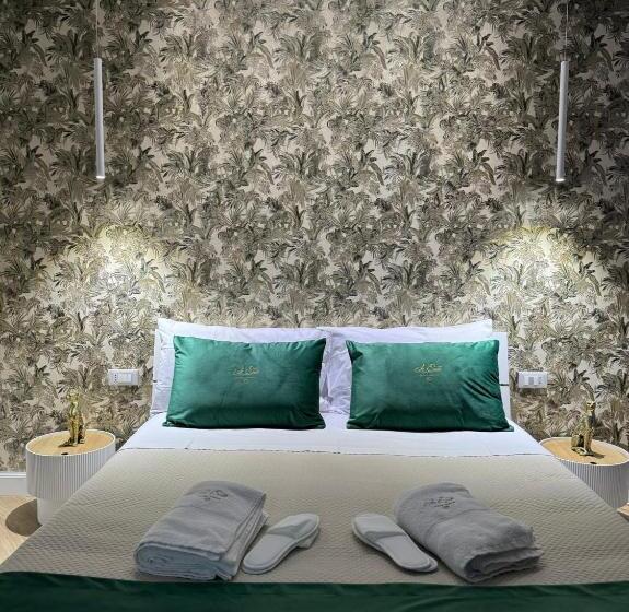 اتاق لوکس با بالکن, Le Suite Piazza Nuova