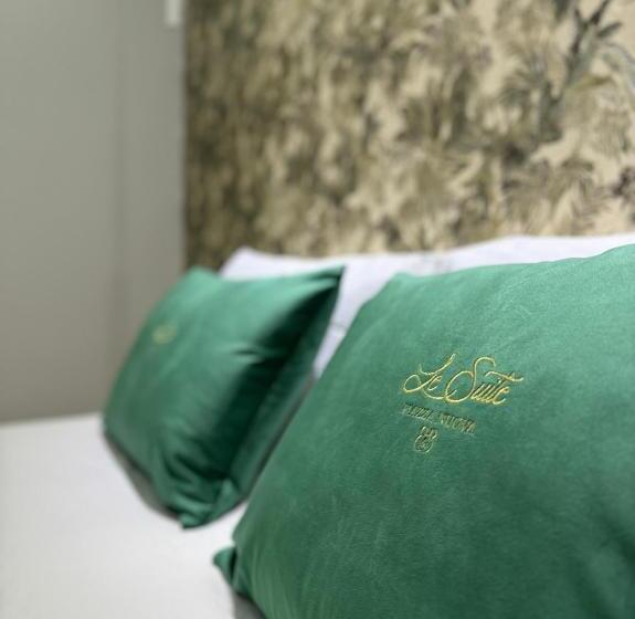 اتاق لوکس با بالکن, Le Suite Piazza Nuova