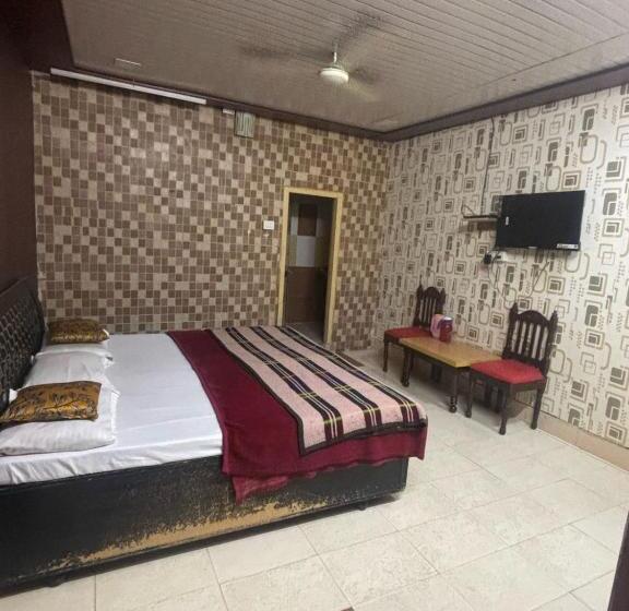 Номер Deluxe, Neelam