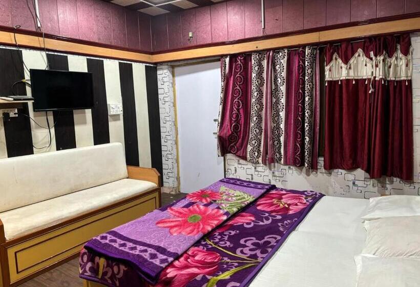 Номер Deluxe, Neelam