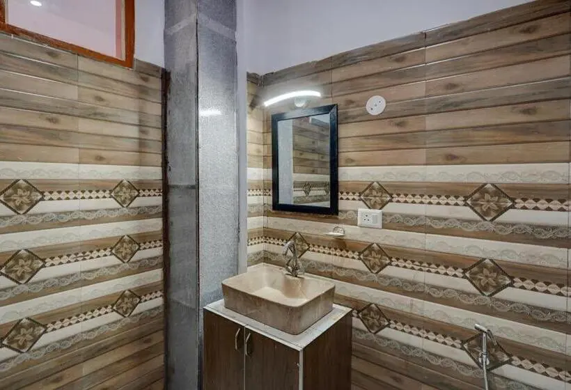 Classic Kolmen Hengen Huone, Oyo Kanak Residency