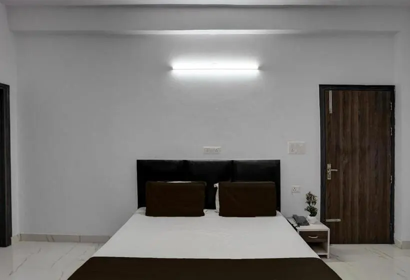 Classic Kolmen Hengen Huone, Oyo Kanak Residency
