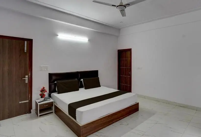 Classic Kolmen Hengen Huone, Oyo Kanak Residency