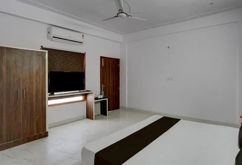 Classic Kolmen Hengen Huone, Oyo Kanak Residency