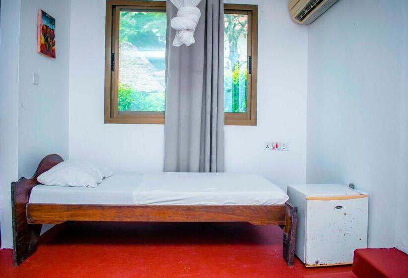 חדר יחיד נוף לגינה, The Rock Ocean View