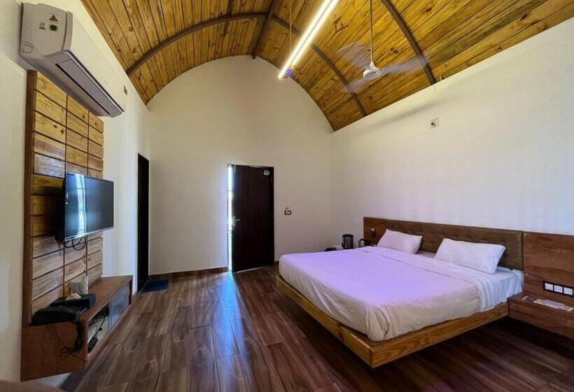 سوئیت با تخت بزرگ, Unique Resort And Restaurant