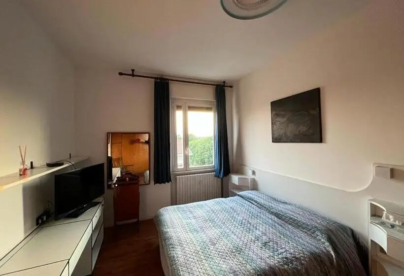 Camera Standard, Casabella
