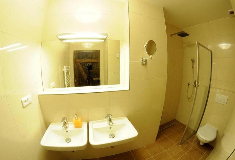 패밀리 룸, Chalupa Na Mlatě