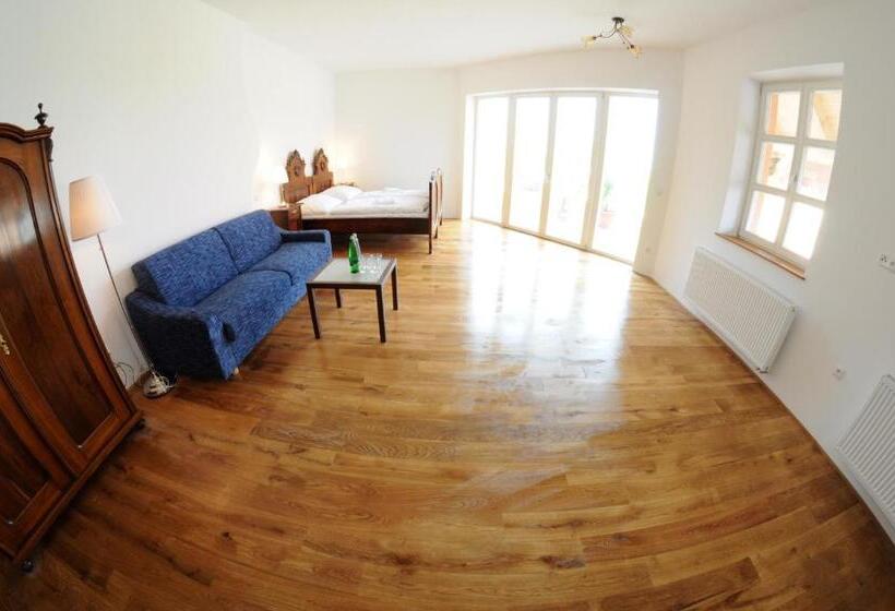 패밀리 룸, Chalupa Na Mlatě