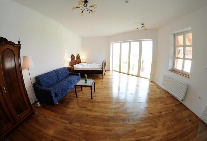 패밀리 룸, Chalupa Na Mlatě