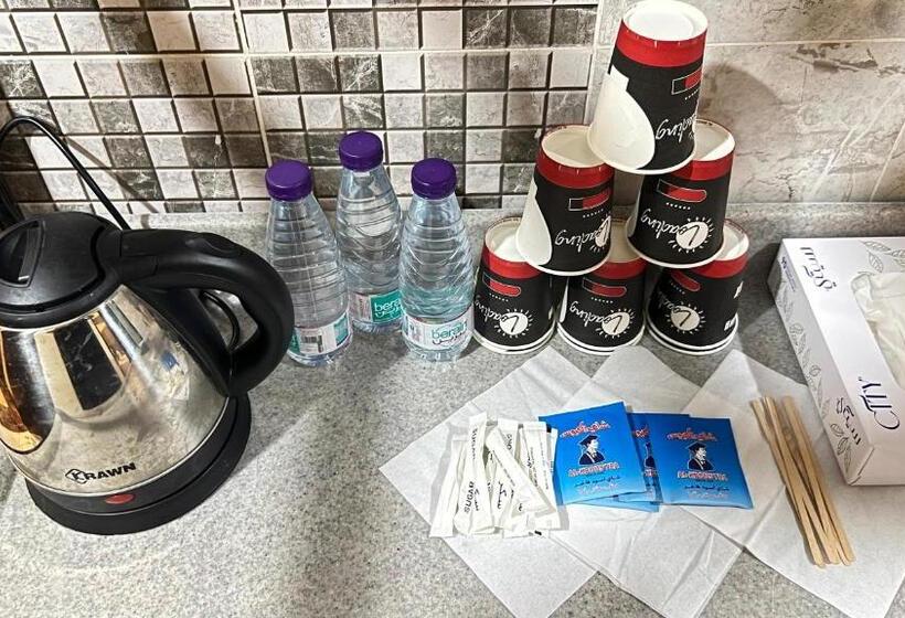 سرير فى غرفة مشتركه, فندق سمو المجد مكة توصيل الى الحرم