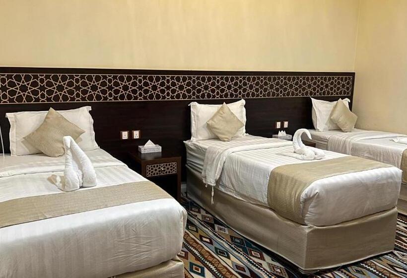 سرير فى غرفة مشتركه, فندق سمو المجد مكة توصيل الى الحرم