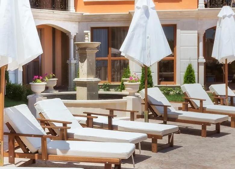 디럭스 스튜디오, Cascadas Ravda