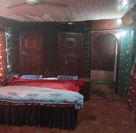 اتاق استاندارد با چشم‌انداز دریاچه, New Shalimar Dal Lake