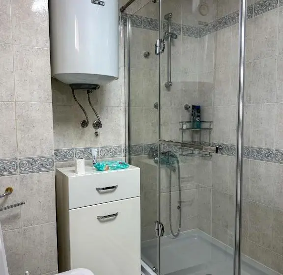 تختخواب در اتاق مشترک, My Mother S House Hostel