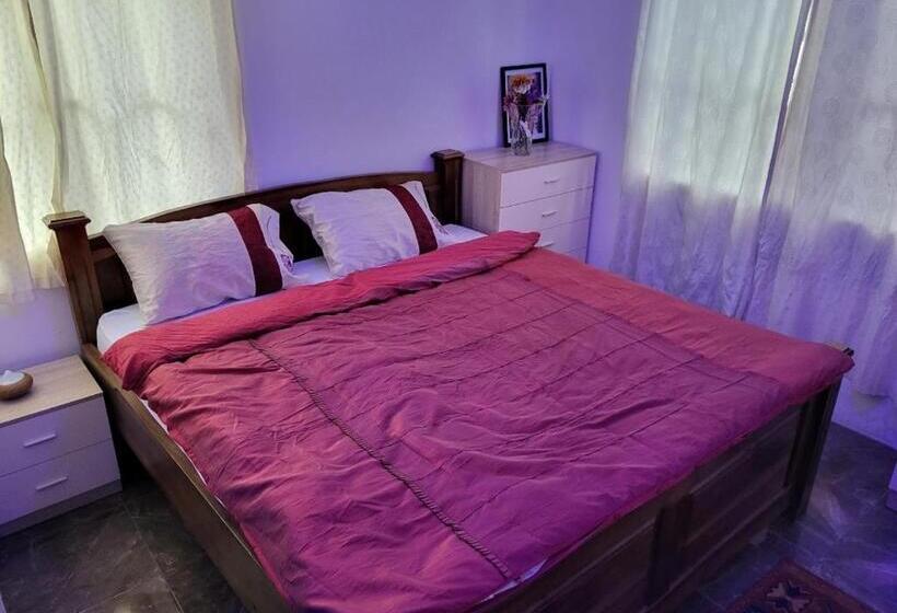 اتاق لوکس, Regiment Villa