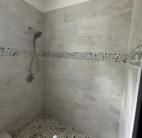 اتاق لوکس با بالکن و چشمانداز دریا, Belle La Maye Bed And Breakfast Villa