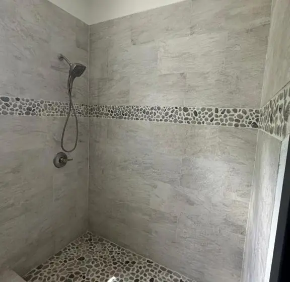 اتاق لوکس با بالکن و چشم‌انداز دریا, Belle La Maye Bed And Breakfast Villa