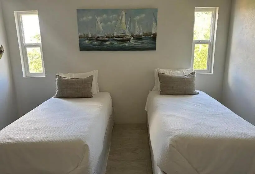 اتاق لوکس با چشم‌انداز دریا, Belle La Maye Bed And Breakfast Villa