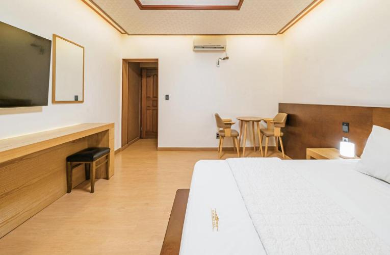 חדר סטנדרט, Cf Motel