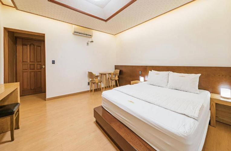 חדר סטנדרט, Cf Motel