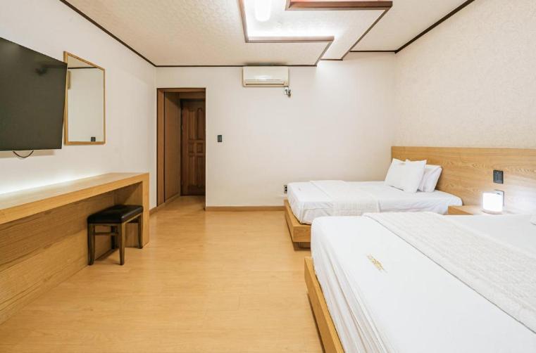חדר דלוקס, Cf Motel