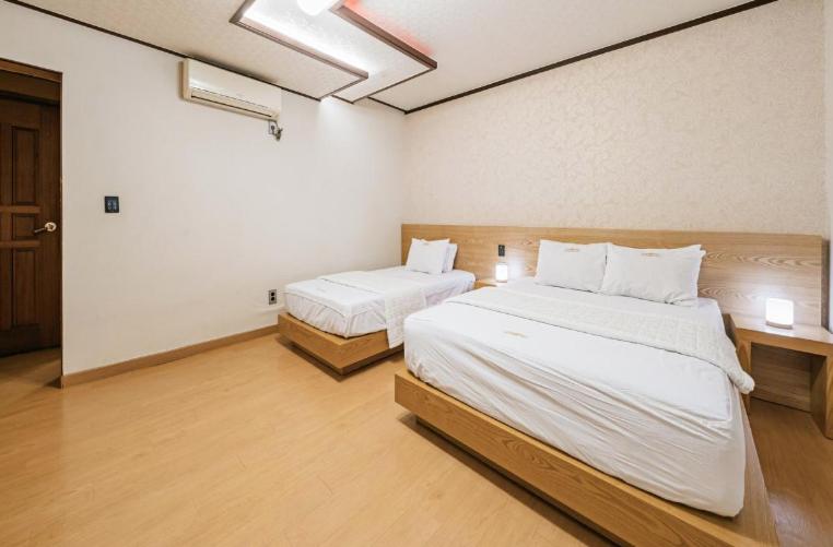 חדר דלוקס, Cf Motel