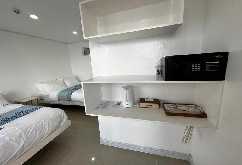 Номер Стандарт Вид на Море, Luckytito Anilao Resort