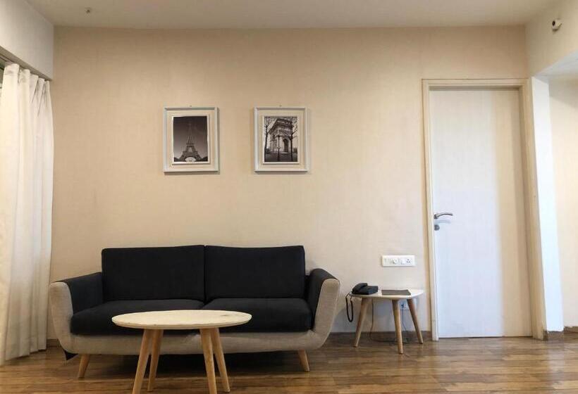 バルコニー付きデラックスルーム, Rajhans Belliza 2bhk Flats