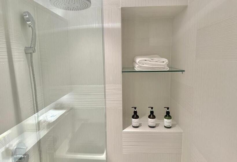 디럭스 스튜디오, Zhome Count Luxury Apartment