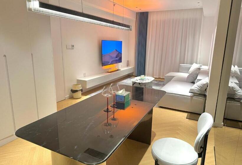 Escritório Deluxe, Zhome Count Luxury Apartment